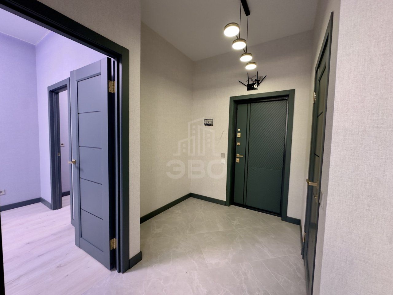 трехкомнатная квартира в Ленинградской области по адресу: Солнечная ул., 12