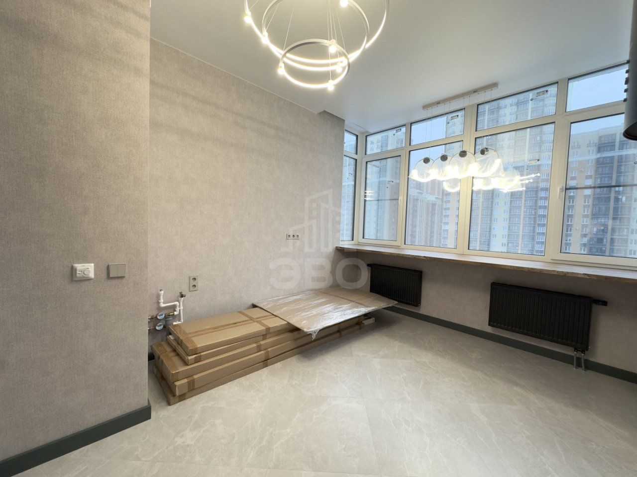 трехкомнатная квартира в Ленинградской области по адресу: Солнечная ул., 12