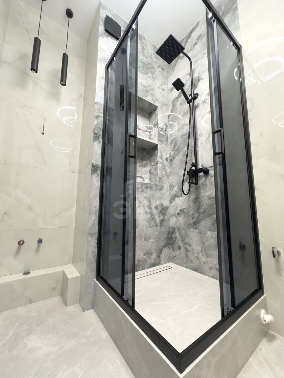 трехкомнатная квартира в Ленинградской области по адресу: Солнечная ул., 12