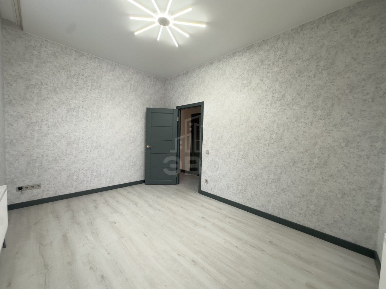 трехкомнатная квартира в Ленинградской области по адресу: Солнечная ул., 12