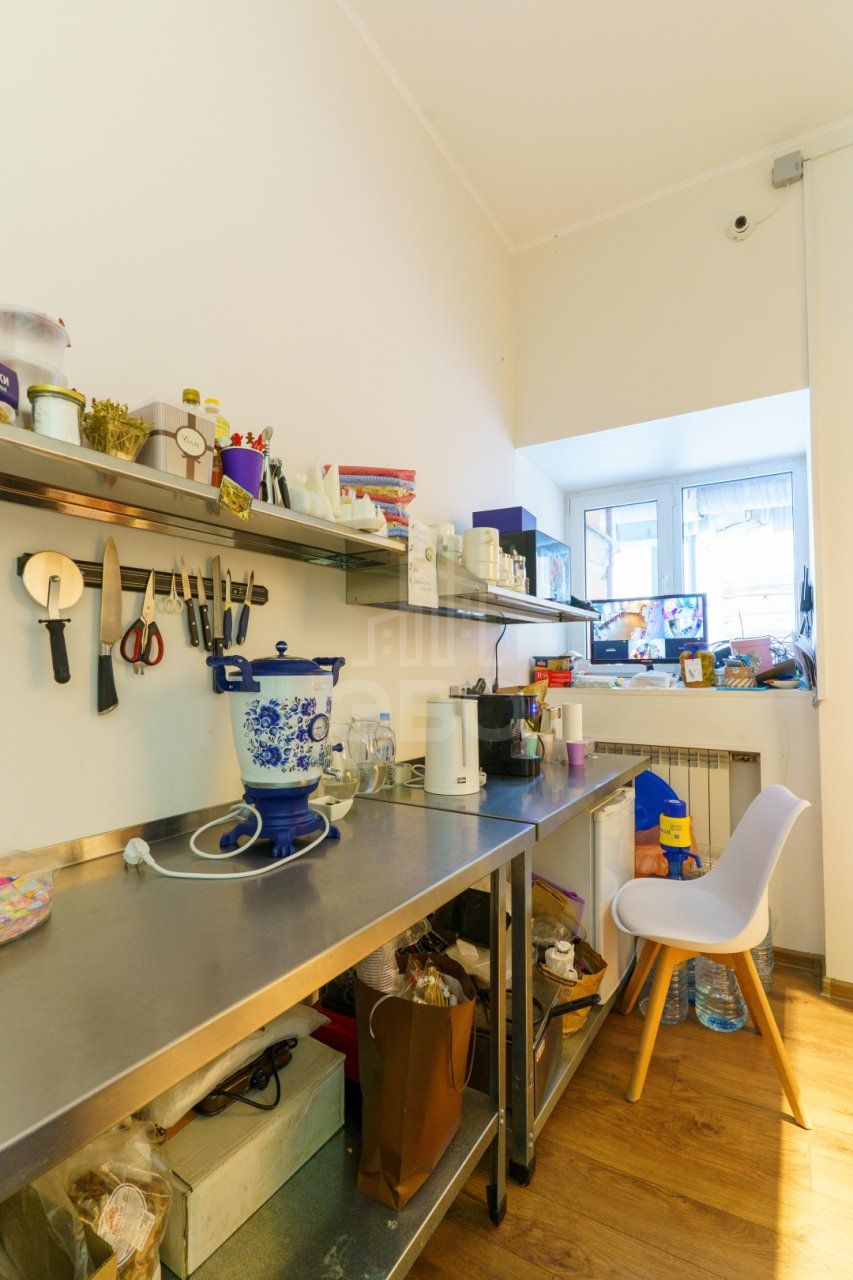 коммерция в Санкт-Петербурге по адресу: 2-я В.О. линия, 13/6