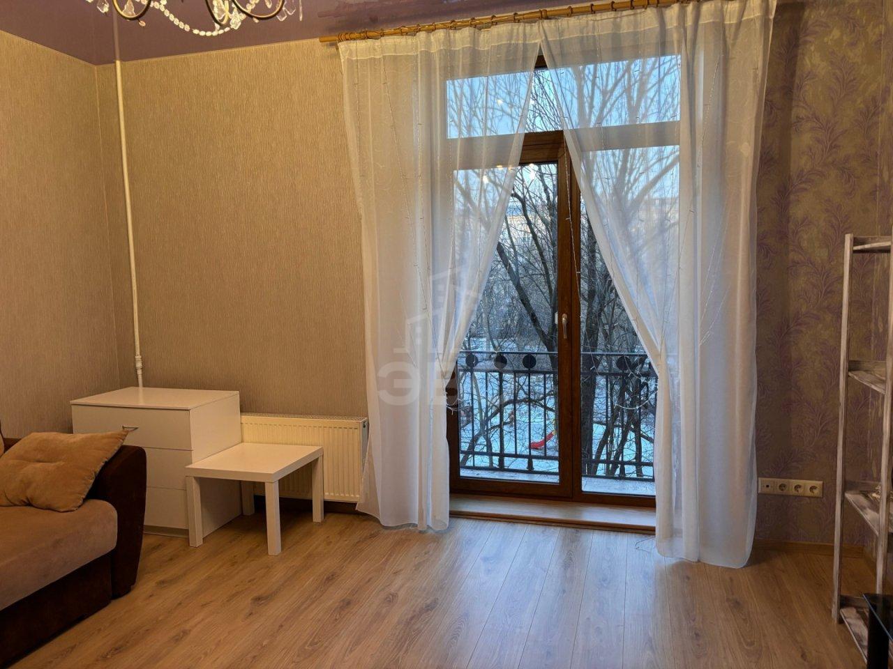 трехкомнатная квартира в Санкт-Петербурге по адресу: Чёрной речки наб., 8