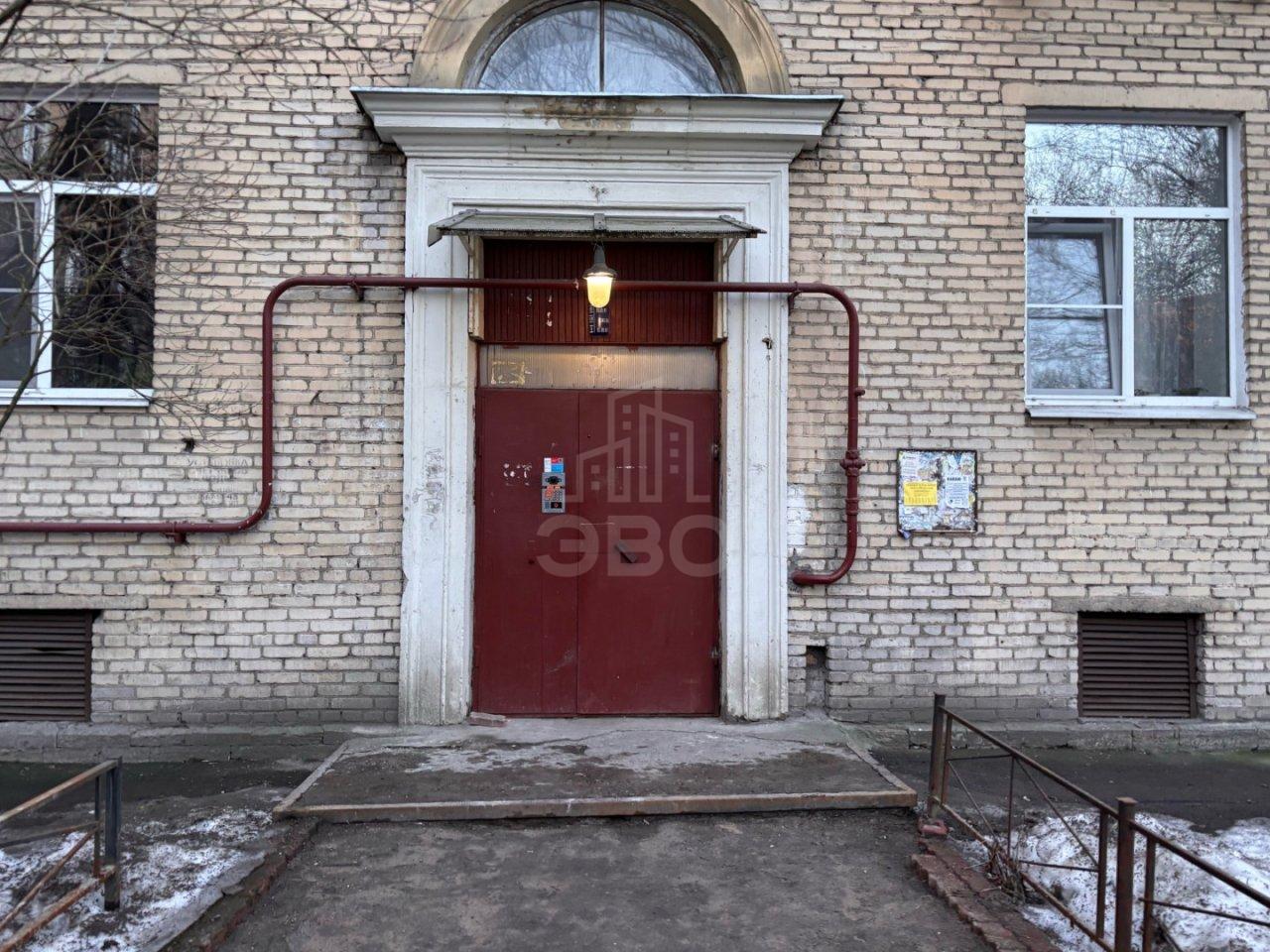 трехкомнатная квартира в Санкт-Петербурге по адресу: Чёрной речки наб., 8