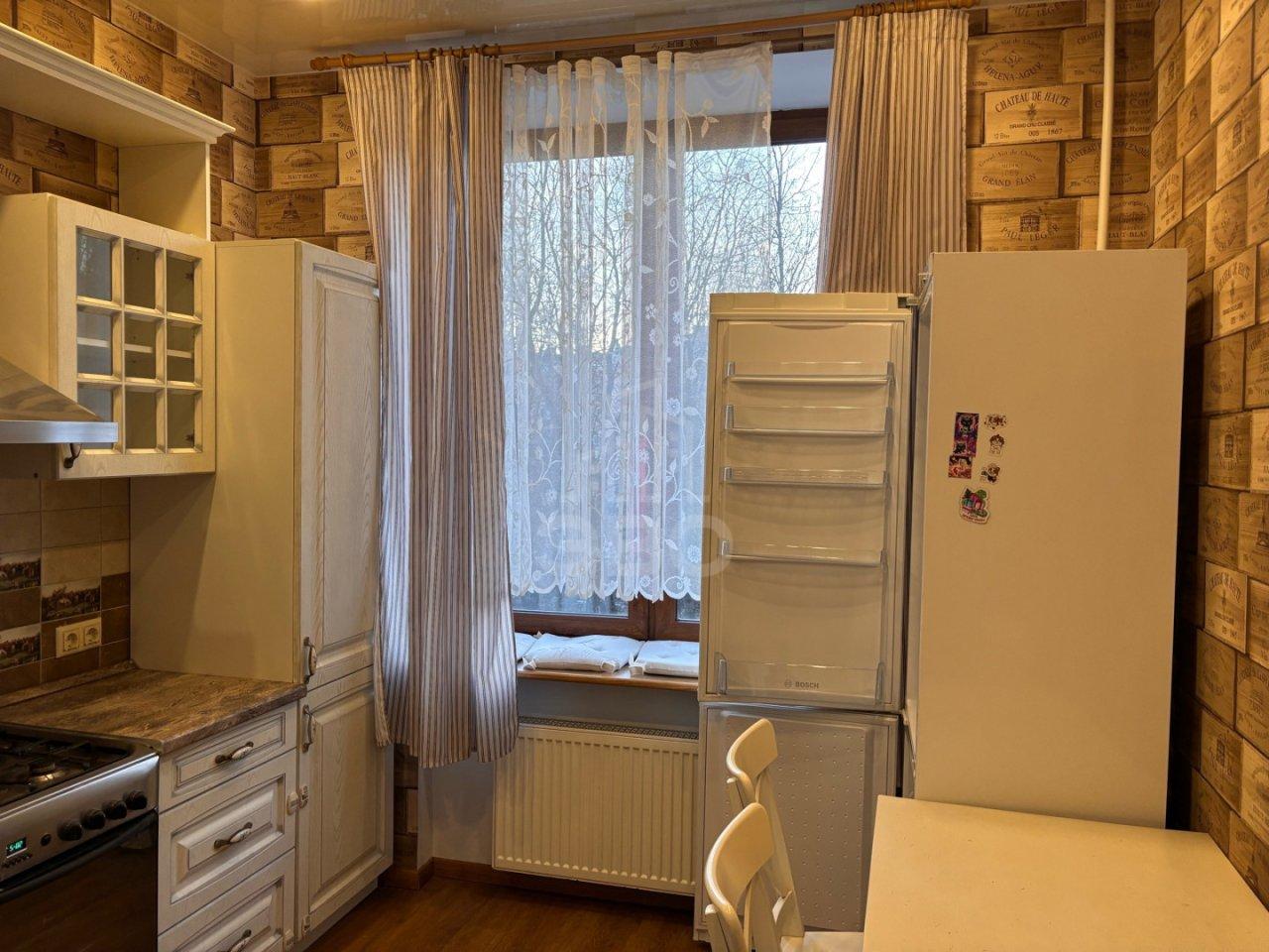 трехкомнатная квартира в Санкт-Петербурге по адресу: Чёрной речки наб., 8