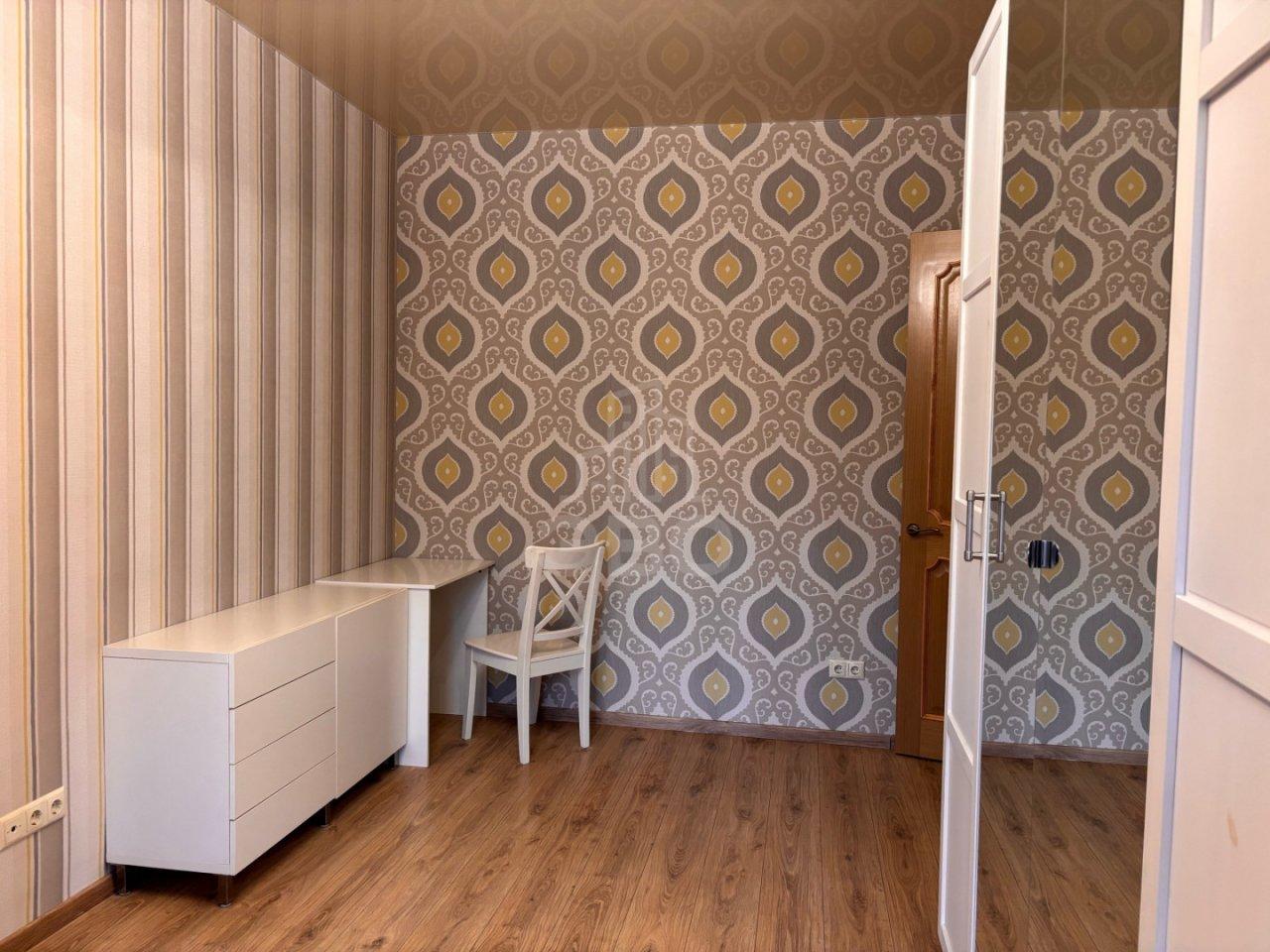 трехкомнатная квартира в Санкт-Петербурге по адресу: Чёрной речки наб., 8