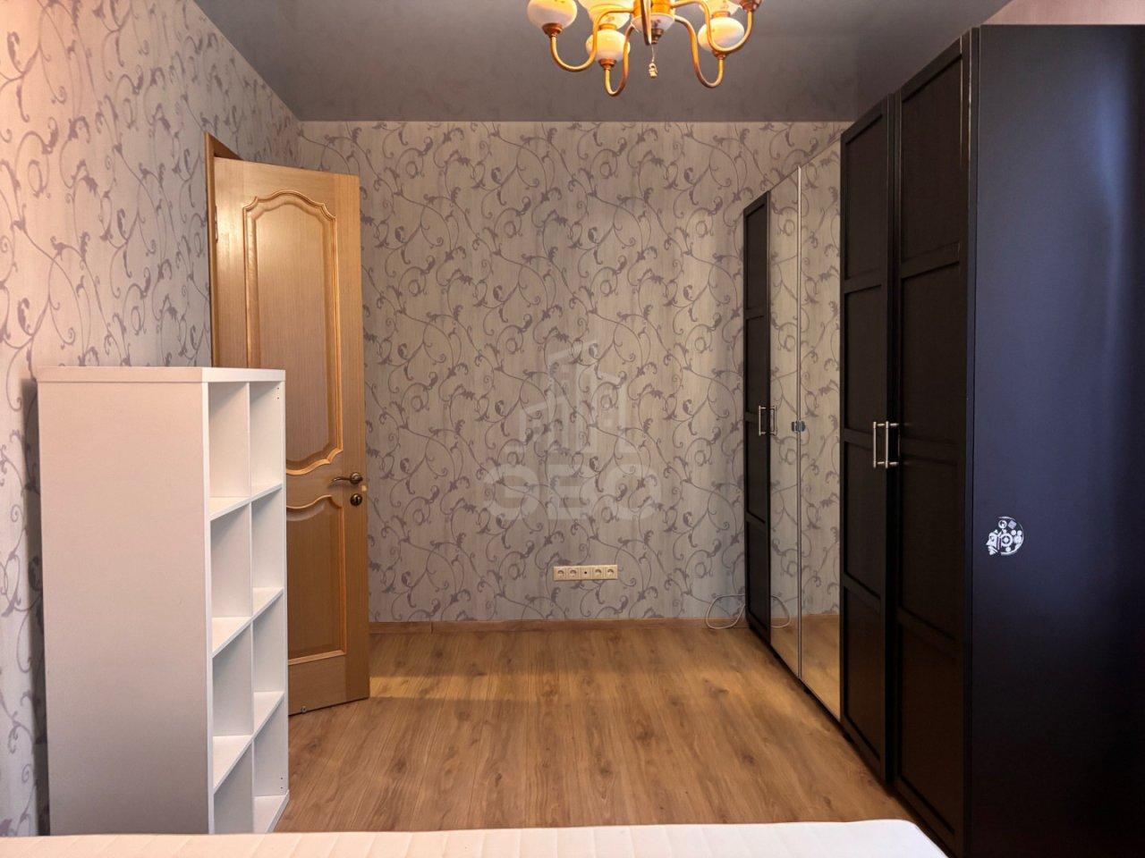 трехкомнатная квартира в Санкт-Петербурге по адресу: Чёрной речки наб., 8