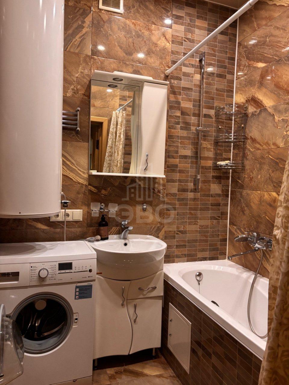 трехкомнатная квартира в Санкт-Петербурге по адресу: Чёрной речки наб., 8