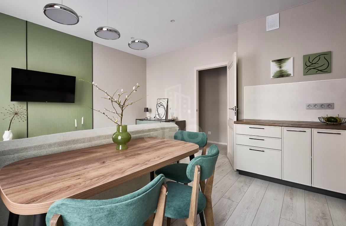 трехкомнатная квартира в Санкт-Петербурге по адресу: Планерная ул., 99, строение 1