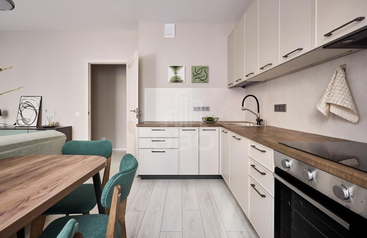 трехкомнатная квартира в Санкт-Петербурге по адресу: Планерная ул., 99, строение 1