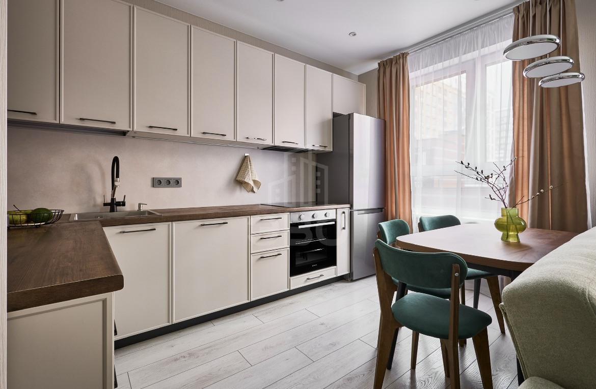 трехкомнатная квартира в Санкт-Петербурге по адресу: Планерная ул., 99, строение 1