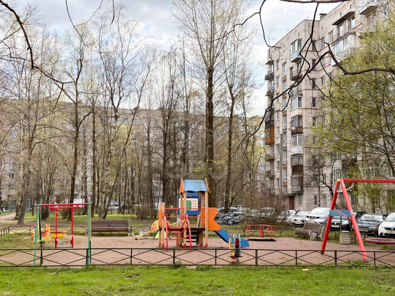 трехкомнатная квартира в Санкт-Петербурге по адресу: Стойкости ул., 15