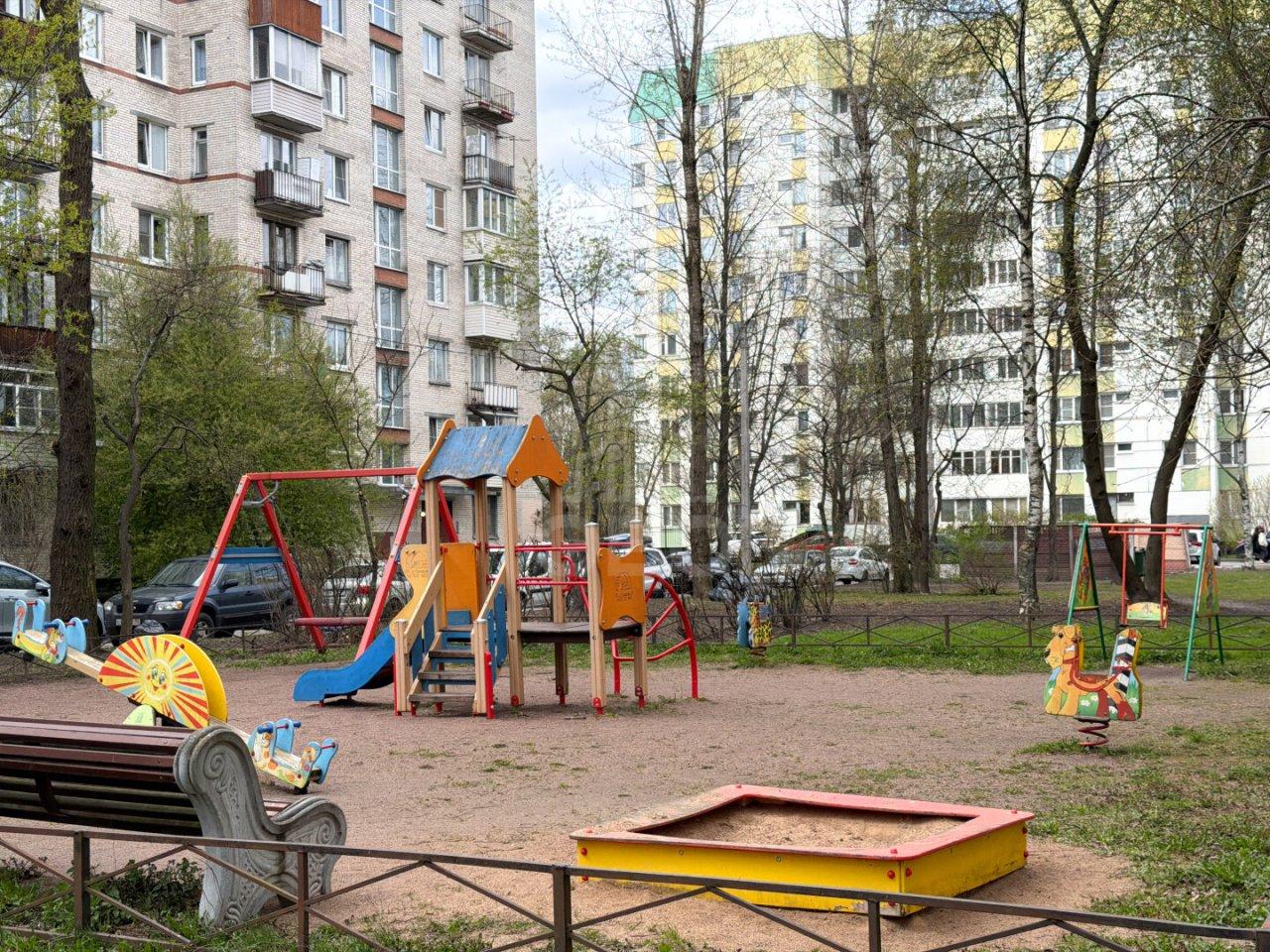 трехкомнатная квартира в Санкт-Петербурге по адресу: Стойкости ул., 15