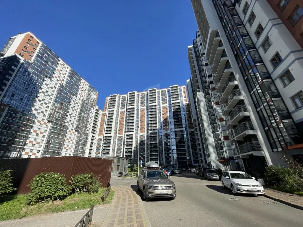 трехкомнатная квартира в Санкт-Петербурге по адресу: Богословская ул., 4, к 1, строение 1