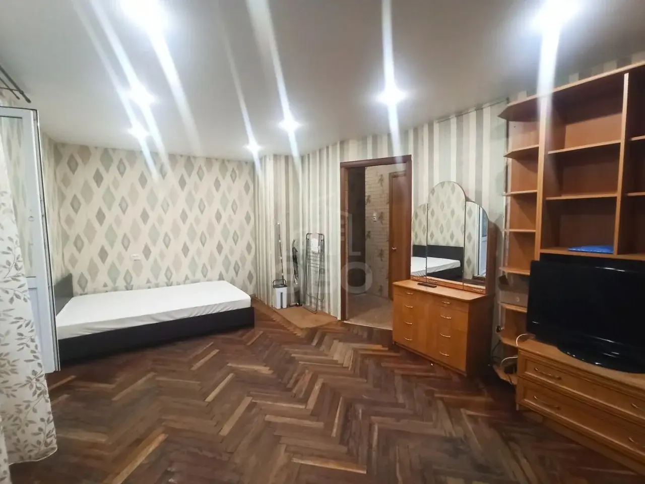 однокомнатная квартира в Санкт-Петербурге по адресу: Новоизмайловский проспект, 42, к 1
