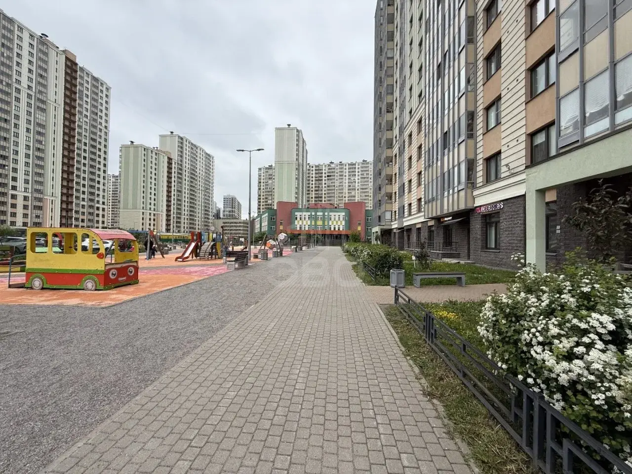 однокомнатная квартира в Санкт-Петербурге по адресу: Дальневосточный проспект, 27, к 3, строение 1