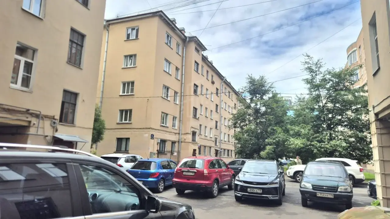 четырехкомнатная квартира в Санкт-Петербурге по адресу: 18-я В.О. линия, 25, литера А