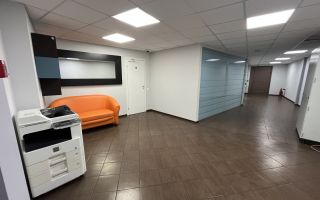 коммерция в Санкт-Петербург по адресу: Оптиков ул., 4