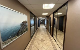 коммерция в Санкт-Петербург по адресу: Оптиков ул., 4