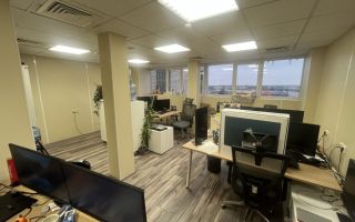 коммерция в Санкт-Петербург по адресу: Оптиков ул., 4